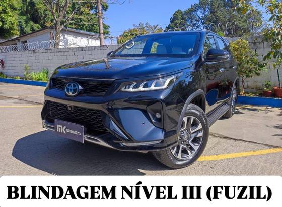 TOYOTA HILUX SW4 2.8 D-4D TURBO DIESEL DIAMOND 7L 4X4 AUTOMÁTICO TOYOTA HILUX SW4 2.8 D-4D TURBO DIESEL DIAMOND 7L 4X4 AUTOMÁTICO